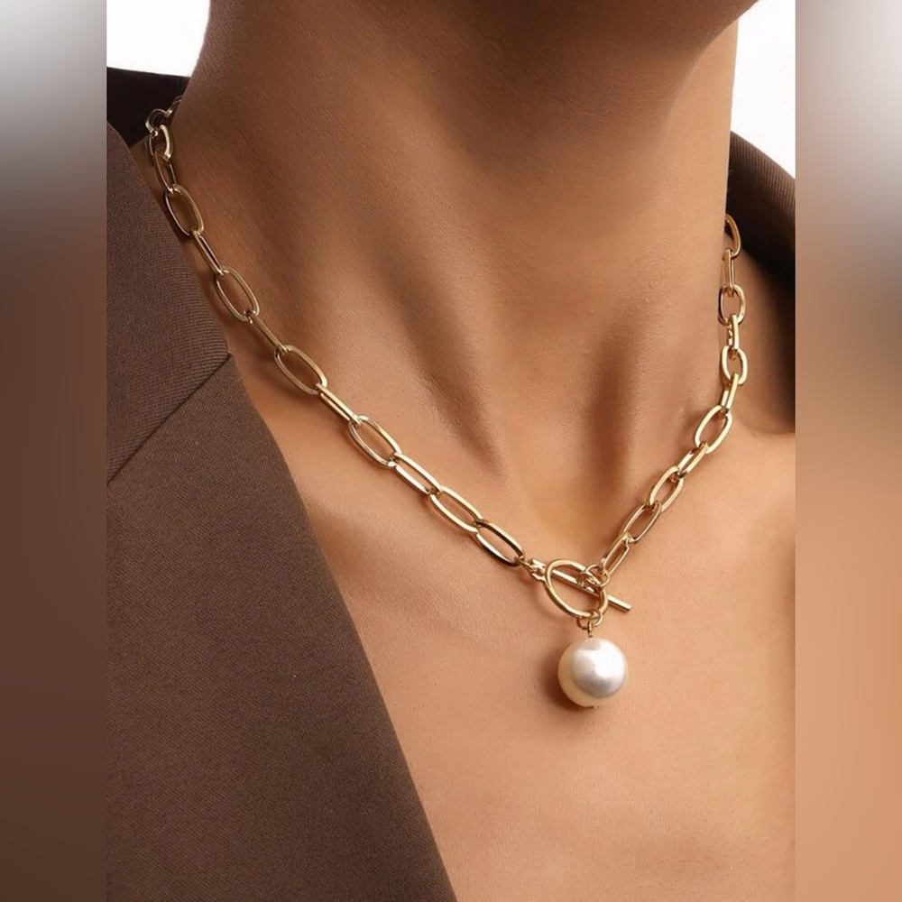 NWT! Imitation Peal Necklace!